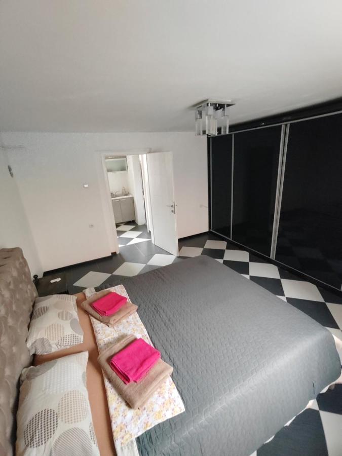 Downtown Apartment Ni Εξωτερικό φωτογραφία